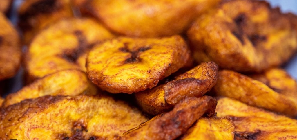Fried Plantain (Dodo) - West African catering by Monmu & Monje